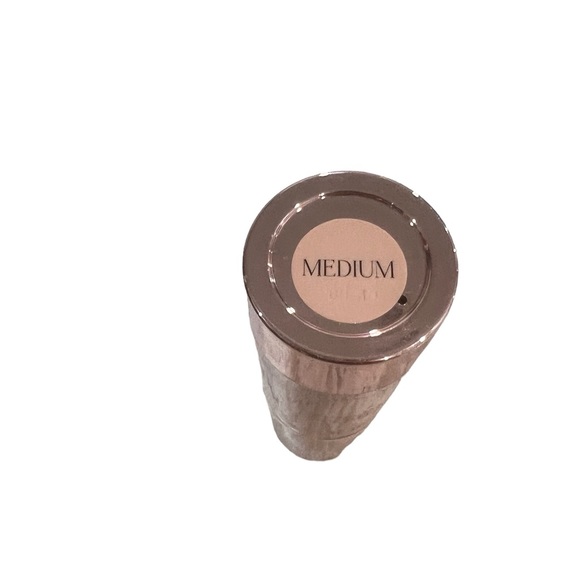 Doll10 Medium HydraLux Smoothing Foundation - Picture 2 of 4